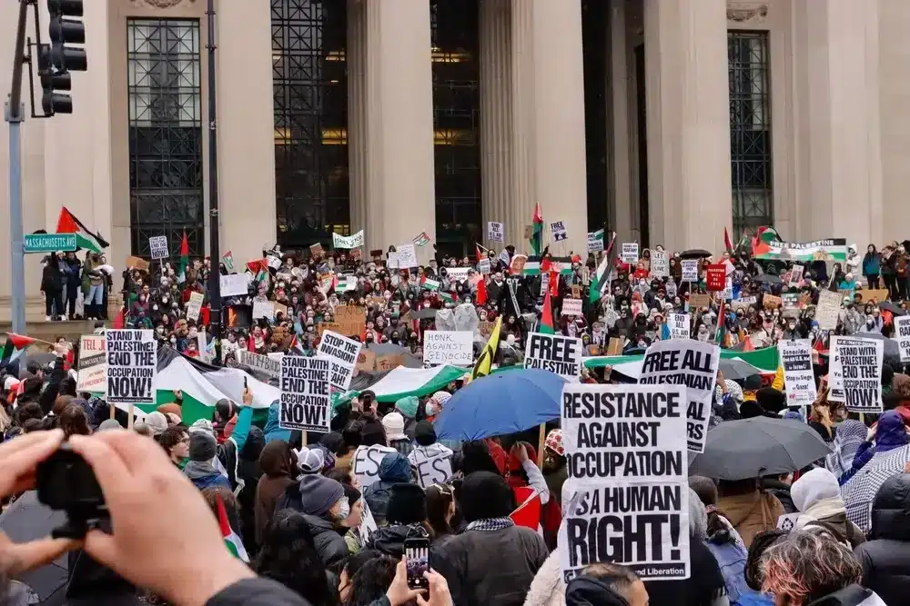 Crowds on Demand Behind Columbia University's Pro-Palestine Riots